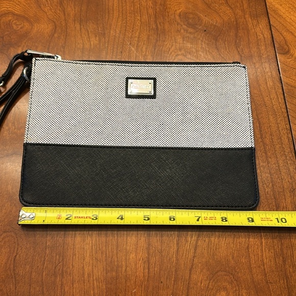 Calvin Klein Textured Black/White Large Wristlet NWOT - Picture 6 of 7